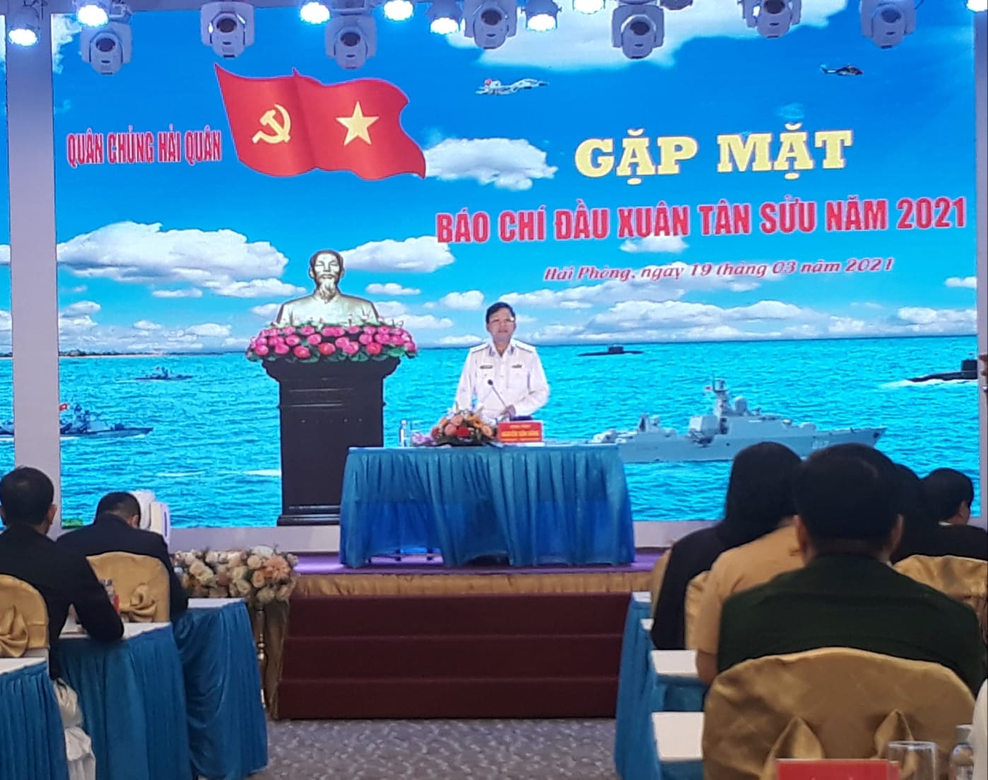 Trung tướng Nguyễn Văn Bổng, Bí thư Đảng ủy, Chính ủy Hải quân, chủ trì buổi gặp mặt báo chí đầu xuân Tân Sửu 2021.