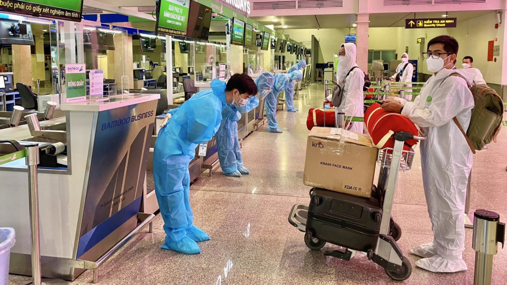 Bamboo Airways bay chuyên cơ khứ hồi đưa gần 200 y - bác sĩ từ miền Trung vào TP.HCM chống dịch