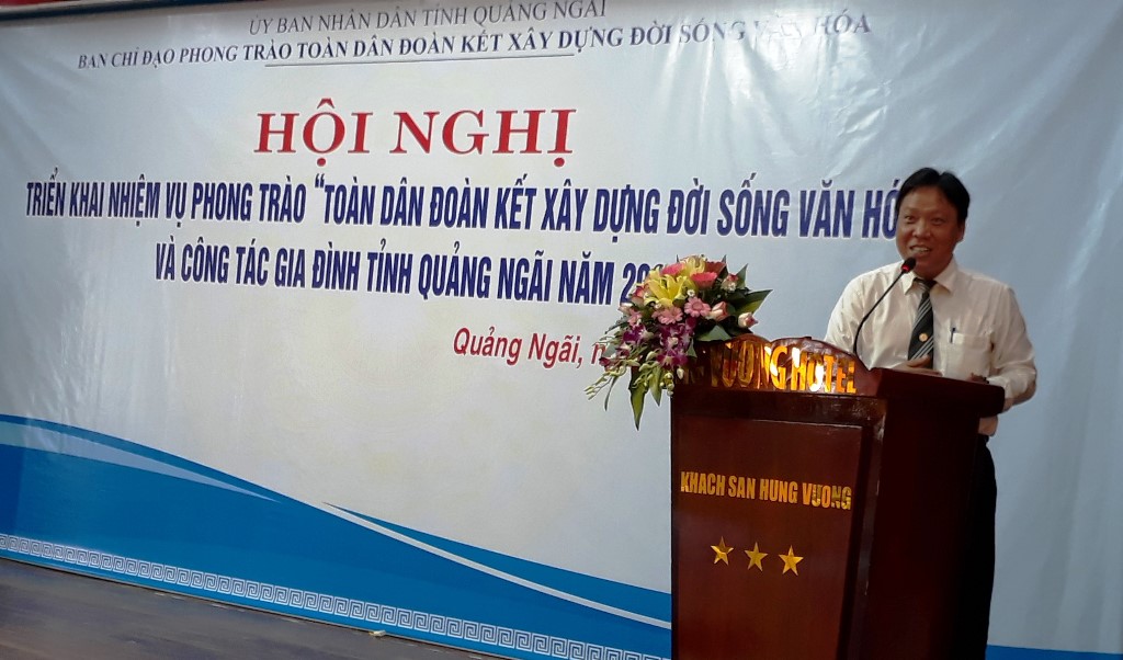 Ông Nguyễn Minh Trí, Giám đốc Sở VH, TT &DL kiêm Phó Ban chỉ đạo Phong trào toàn dân ĐKXDĐSVH tỉnh Quảng Ngãi phát biểu tại Hội nghị.