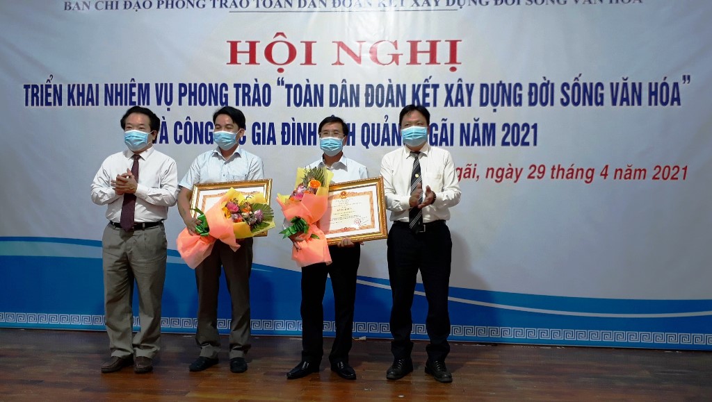 Các tập thể và cá nhân của tỉnh Quảng Ngãi có thành tích trong triển khai tổ chức thực hiện phong trào “Toàn dân ĐKXDĐSVH” giai đoạn 2000-2020 được nhận Bằng khen của Thủ tướng Chính phủ.