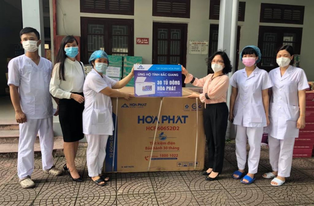 Hòa Phát trao 30 tủ đông ủng hộ tỉnh Bắc Giang phòng chống dịch Covid 19