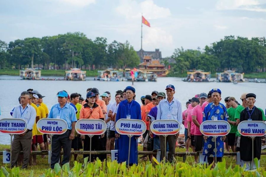 Đua ghe trở thành giải đua truyền thống được tỉnh Thừa Thiên-Huế tổ chức hàng năm trên sông Hương vào dịp 2/9.