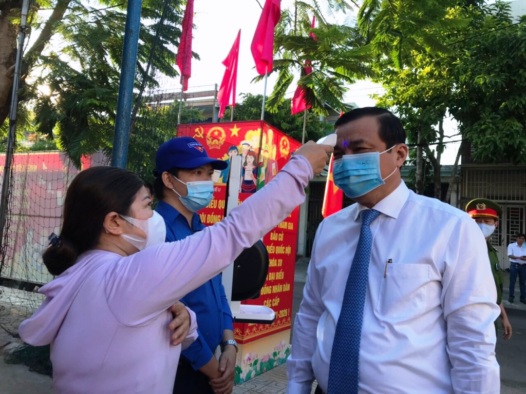 Tại các điểm bầu cử ở Quảng Nam công tác phòng chống dịch Covid-19 được thực biện nghiêm túc