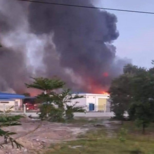 Cháy lớn lúc rạng sáng tại công ty dệt may ở Huế