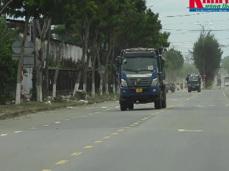 Đà Nẵng: Cuộc sống đảo lộn vì xe tải chở đất, đá