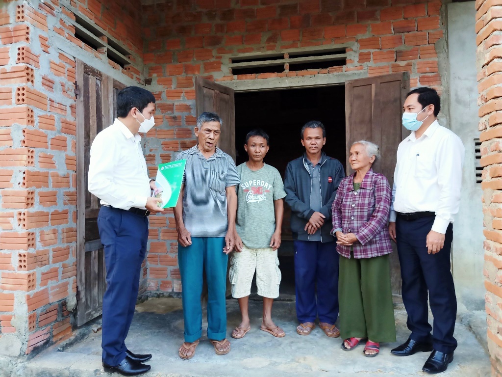 Thăm và hỗ trợ gia đình cụ Nguyễn Chánh có hoàn cảnh đặc biệt khó khăn 