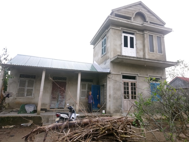 Nhà được xây dựng theo nguyên tắc “3 cứng” nên là nơi tránh trú an toàn cho người dân trong mùa lụt bão.