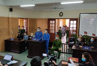 Nổ súng vào xe Dương Minh Tuyền, 2 đối tượng lĩnh án 69 tháng tù.