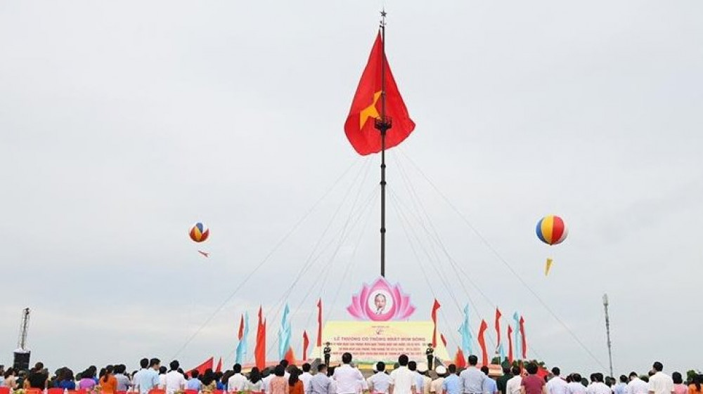 Chủ tịch nước Nguyễn Xuân Phúc dự Lễ thượng cờ 