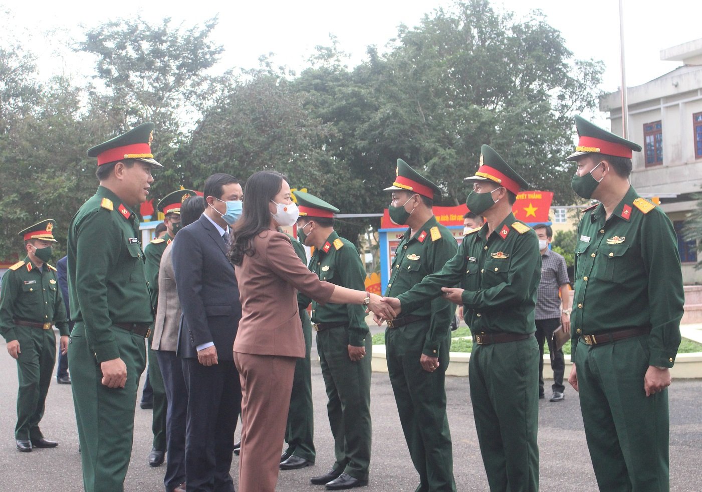 Phó Chủ tịch nước Võ Thị Ánh Xuân thăm hỏi sức khỏe chiến sỹ Lữ đoàn 270.