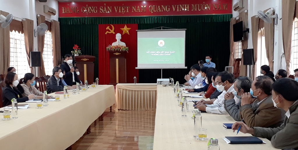 Quang cảnh buổi làm việc của Sở NN&PTNT Quảng Ngãi với Tập đoàn Lộc Trời và địa phương trong tỉnh