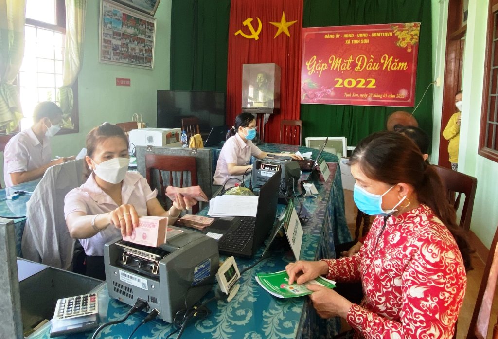 Chi nhánh NHCSXH tỉnh Quảng Ngãi tích cực, tập trung nguồn lực, tổ chức giải ngân cho vay thông qua các chương tín dụng.