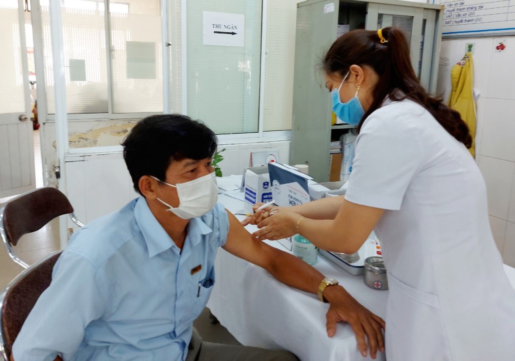 Quảng Nam triển khai tiêm vắc xin COVID-19 ASTRAZENECA  