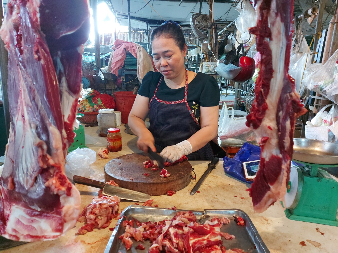 Chợ Quán Lau có 12 quầy bán thịt bò nay ngoài quầy bà Giang chỉ còn lại một vài quầy lác đác