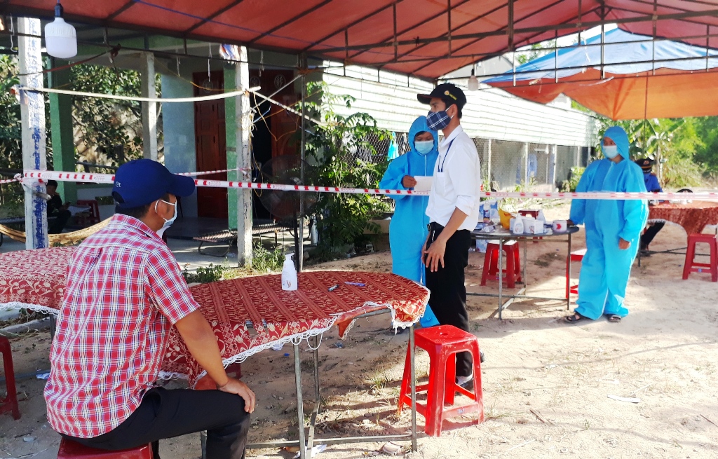 Chốt kiểm tra y tế tại khu vực giáp ranh giữa tỉnh Quảng Ngãi - Quảng Nam.