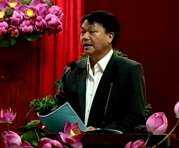 Ông Trần Song, Phó Chủ tịch UBND thành phố Huế trả lời chất vấn.