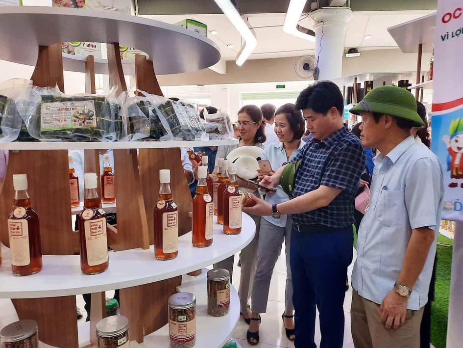 Trung tâm Ced Central là nơi trưng bày, giới thiệu, tiêu thụ sản phẩm OCOP và hàng hóa sản xuất trong tỉnh Hà Tĩnh trở thành điểm đến tham quan, mua sắm uy tín, tiện lợi.