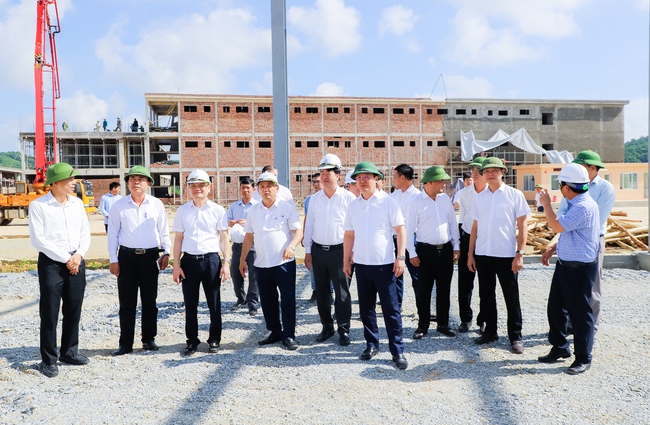 Chủ tịch UBND tỉnh Nghệ An kiểm tra tiến độ Nhà máy sản xuất gỗ ván sợi MDF