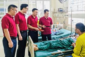 Agribank Hà Giang thăm, động viên và hỗ trợ gia đình các nạn nhân vụ sạt lở đất nghiêm trọng