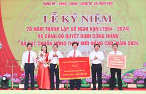 Nghi Vạn đón Bằng công nhận xã đạt chuẩn Nông thôn mới nâng cao