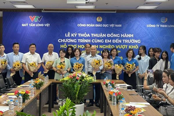 Hỗ trợ 1,56 tỷ đồng giúp học sinh nghèo vượt khó, viết tiếp ước mơ