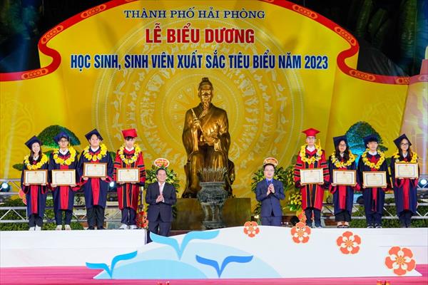 Hải Phòng biểu dương HS-SV tiêu biểu năm 2024