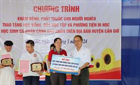 Nutifood tặng 1.000 phần quà dinh dưỡng cho hộ nghèo huyện Cần Giờ