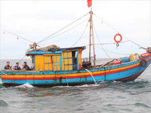 Phản hồi bài viết “Ngư dân bãi ngang Nghệ An khốn đốn trước vấn nạn tàu giã cào”
