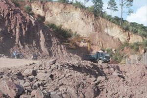 Người dân ngao ngán “vấn nạn” xẻ đồi, bạt núi lấy đất chở đi bán