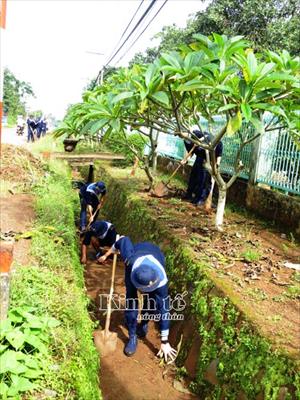 Bộ đội Hải quân 171 giúp dân xây dựng nông thôn mới