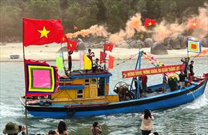 Ngư dân Quảng Ngãi tưng bừng mở cửa biển đầu năm mới