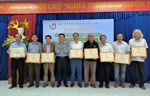 Hội Nhà báo tỉnh Quảng Nam khen thưởng 2 tập thể và 17 cá nhân có thành tích tiêu biểu năm 2023