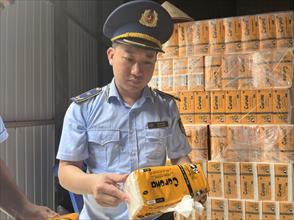 Bắc Ninh: Kiểm tra xưởng sản xuất giấy ăn phát hiện hơn 2.700 gói giả nhãn hiệu