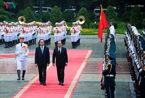 Tổng thống Pháp Hollande bắt đầu thăm Cấp Nhà nước tới Việt Nam