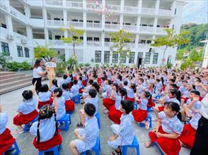 Lào Cai: Hơn 1.000 học sinh và giáo viên tiểu học hào hứng với buổi tuyên truyền Luật Giao thông đường bộ