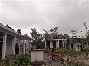 Bão Noru khiến 191 ngôi nhà bị tốc mái và sập ở Huế