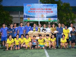 Giao lưu bóng đá thiện nguyện hỗ trợ các em mồ côi Hà Tĩnh hơn 25 triệu đồng