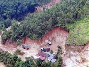 Đình chỉ hoạt động khai thác đất trái phép trên địa bàn huyện Thanh Sơn: Công ty TNHH Xây dựng Tự Lập có sử dụng “đất lậu”?