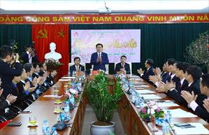 Phó Thủ tướng Vương Đình Huệ thăm Ngân hàng Chính sách xã hội