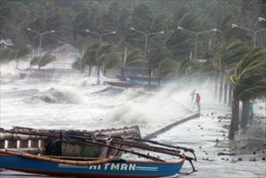 Siêu bão đổ bộ Philippines, hơn 700.000 người được sơ tán