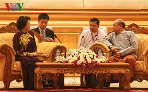 Chủ tịch QH Nguyễn Thị Kim Ngân hội kiến Chủ tịch QH Myanmar