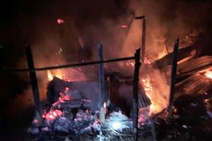 Quảng Nam: Nhà bất ngờ bốc cháy, gây thiệt hại nặng