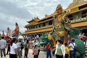Quảng Ngãi đón khoảng 50.000 lượt khách du lịch dịp Tết