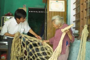 Nghề đan võng ngô đồng và làm nhà tre, dừa được công nhận là Di sản văn hóa phi vật thể