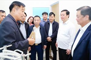 Bộ trưởng Bộ Nông nghiệp và PTNT Lê Minh Hoan thăm một số mô hình nông nghiệp tại Nghệ An