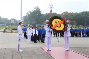 Đoàn Bộ Nông nghiệp và PTNT vào Lăng viếng Chủ tịch Hồ Chí Minh