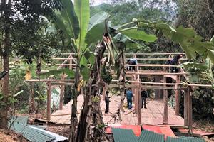 Xã Thanh Thủy cưỡng chế tháo dỡ ba nhà sàn xây dựng trái phép trên đất nông nghiệp
