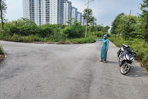 Hà Nội: Người phụ nữ bị hai đối tượng lạ mặt vô cớ hành hung giữa đường khi đang đưa con đến trường