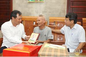 Hà Tĩnh trao tặng hơn 78.000 phần quà tới người có công với cách mạng