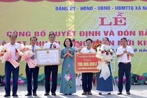 Xã Nam Giang đón nhận bằng chuẩn nông thôn mới kiểu mẫu